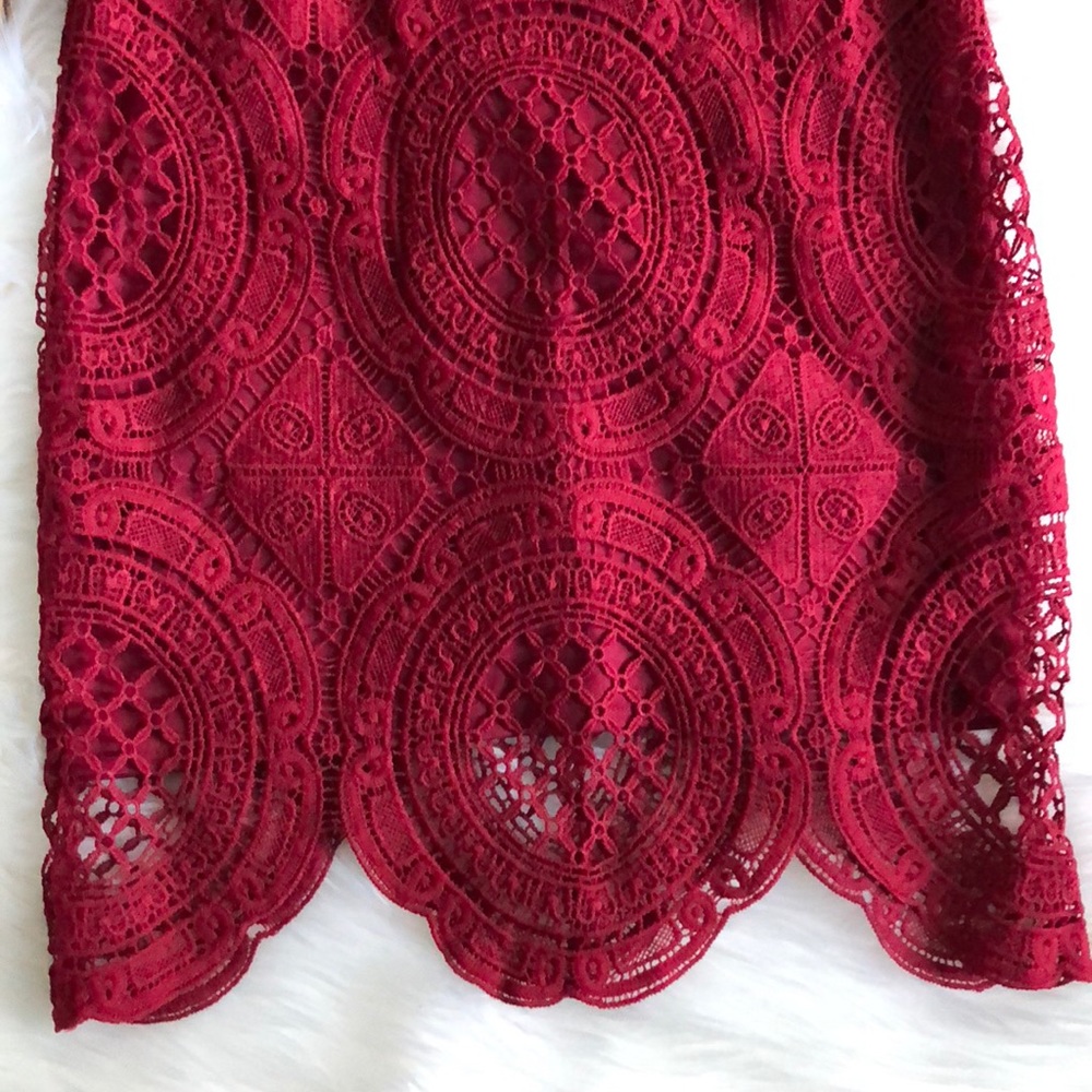 Crimson halter cut dress - Picture 2 of 4